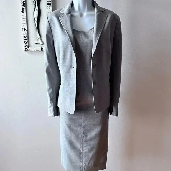 AKRIS Punto Minimalist Women’s Gray Wool Two Piece Dress Blazer Suit Size 10/12 - Picture 1 of 16
